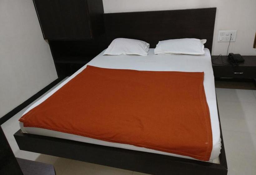 Hotel Brindavan Lodge 7