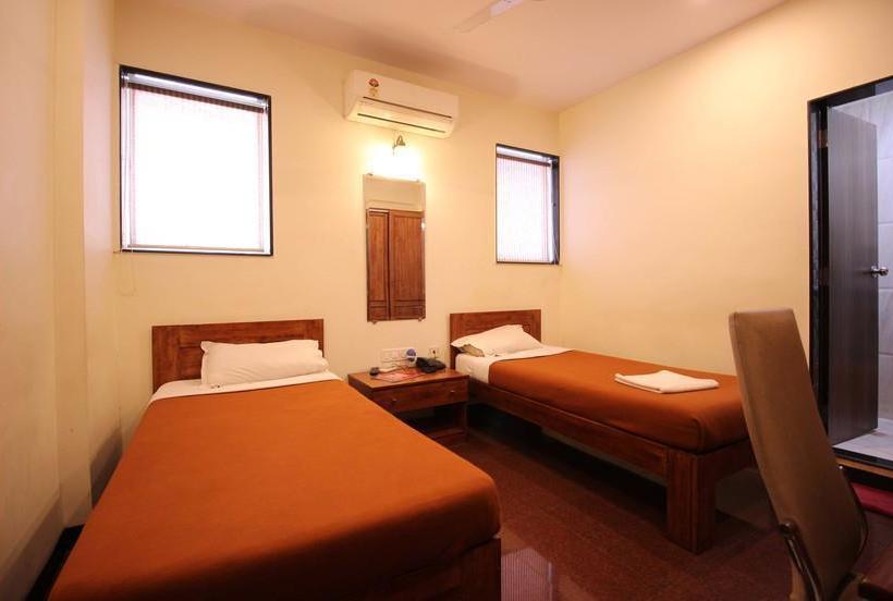 Hotel Room Maangta 132 @ Vile Parle West 8