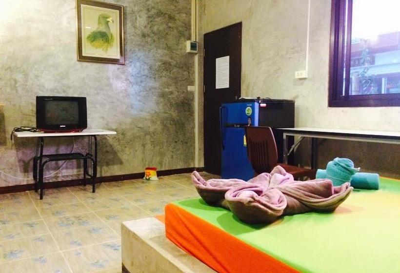 Hotel White Square Rayong 12