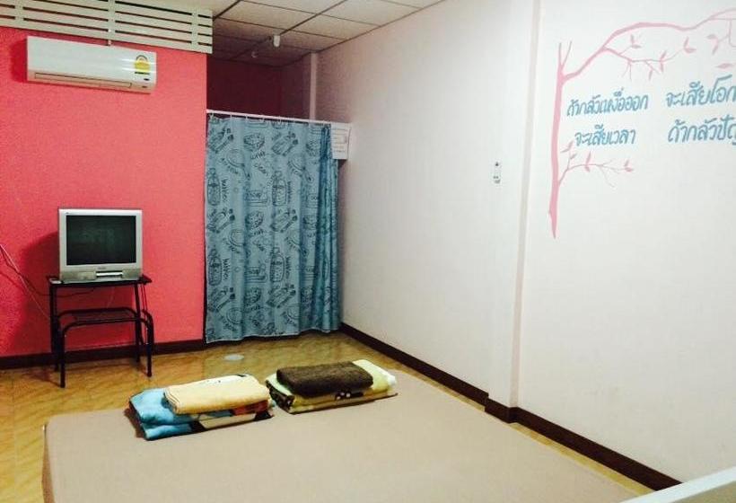 Hotel White Square Rayong 9