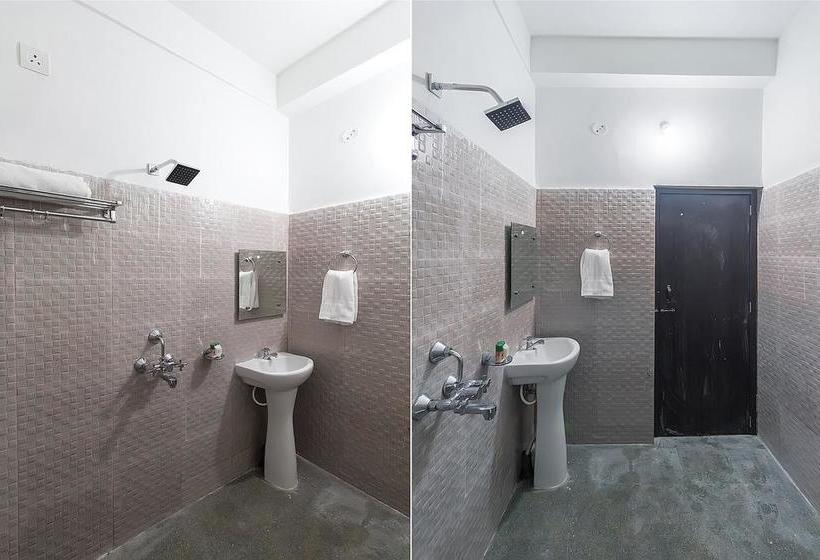 Hotel Oyo 5638 Om Regency I 8