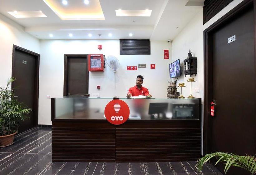 Oyo 4897 Hotel The 13een 1