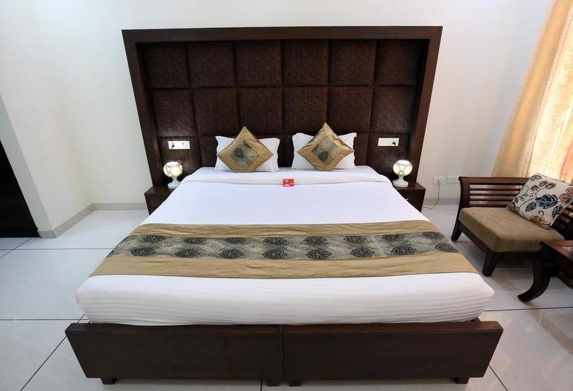 Oyo 4897 Hotel The 13een 15