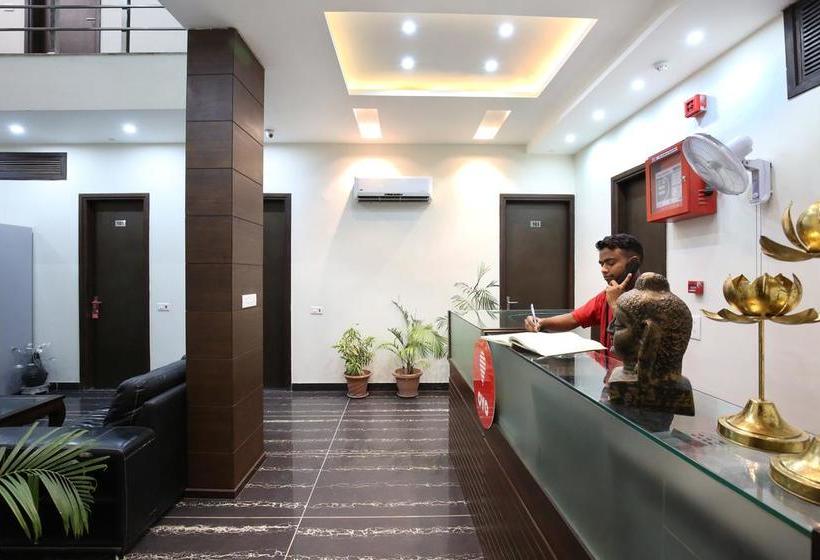 Oyo 4897 Hotel The 13een 17