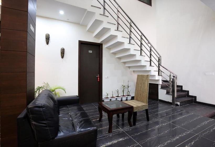 Oyo 4897 Hotel The 13een 18