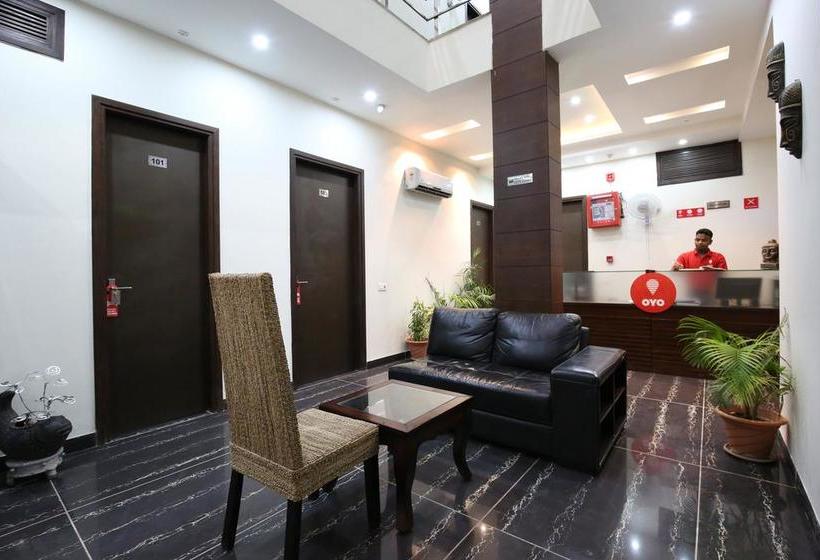 Oyo 4897 Hotel The 13een 2