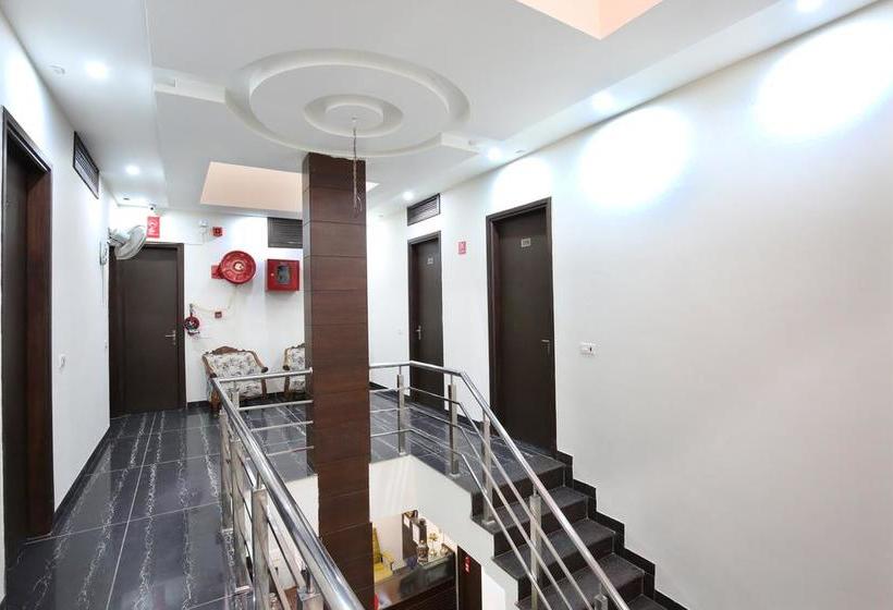 Oyo 4897 Hotel The 13een 20