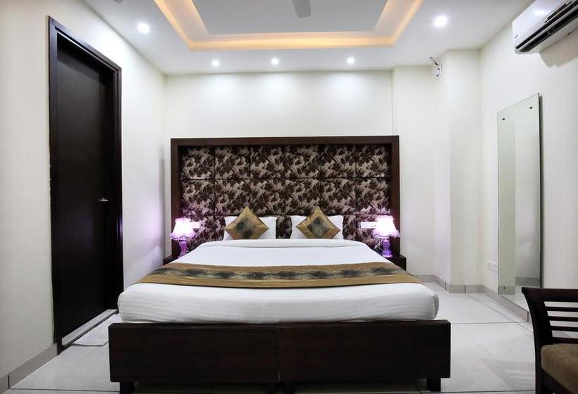 Oyo 4897 Hotel The 13een 4