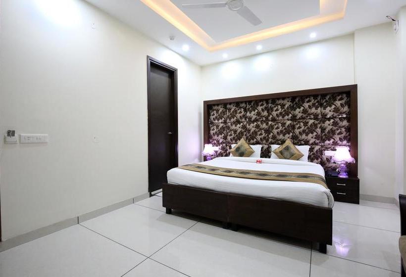 Oyo 4897 Hotel The 13een 5