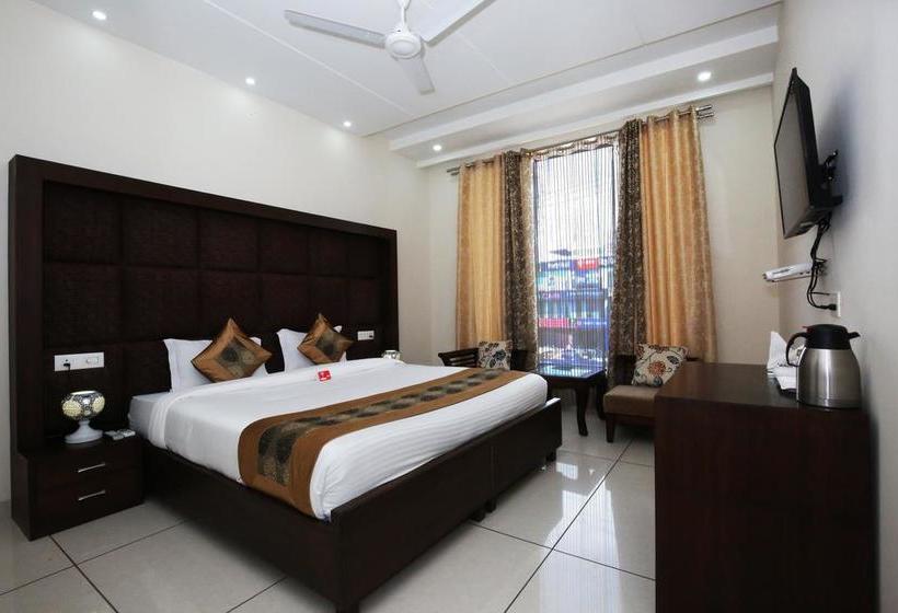 Oyo 4897 Hotel The 13een 8