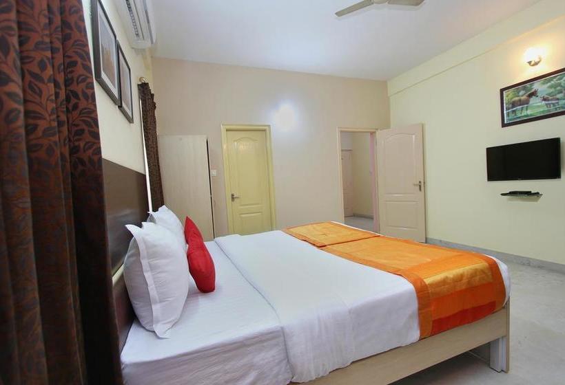 Hotel Oyo 5379 White House 9