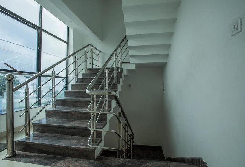 Oyo 7421 Hotel Relex 10