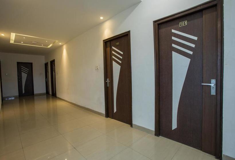 Oyo 7421 Hotel Relex 11