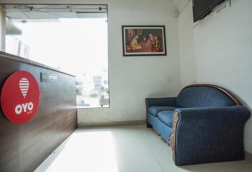 Oyo 7421 Hotel Relex 12