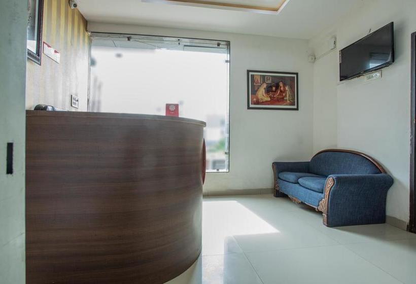 Oyo 7421 Hotel Relex 13