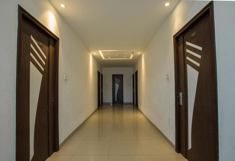 Oyo 7421 Hotel Relex 16