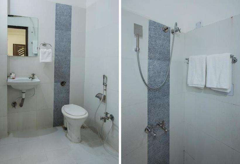 Oyo 7421 Hotel Relex 17