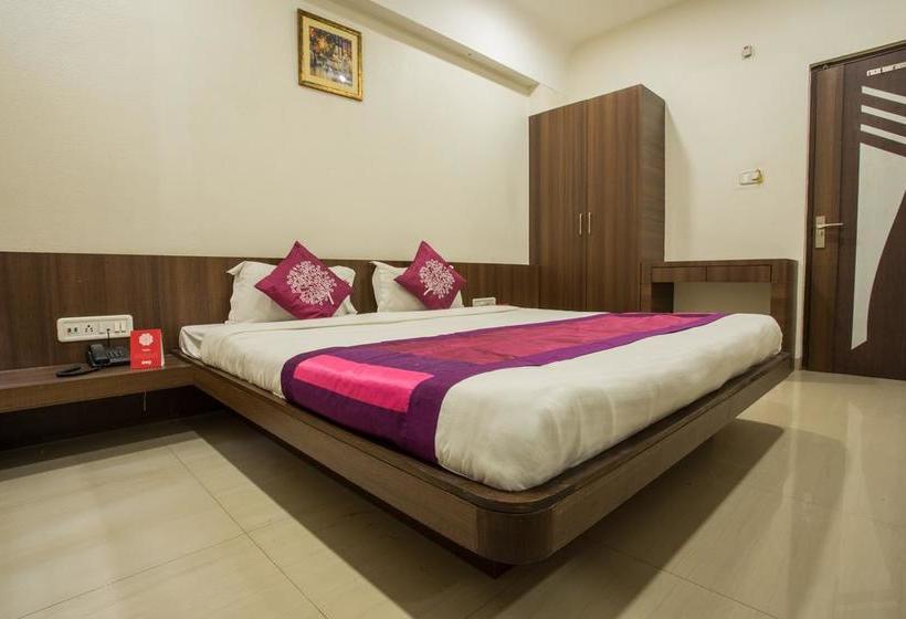 Oyo 7421 Hotel Relex 3