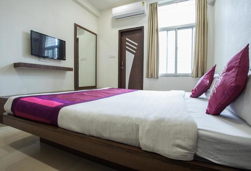 Oyo 7421 Hotel Relex 5