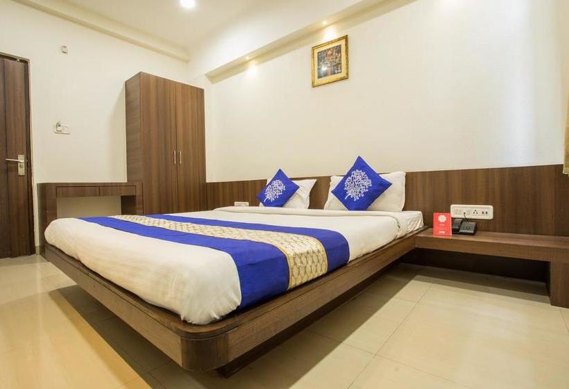 Oyo 7421 Hotel Relex 6