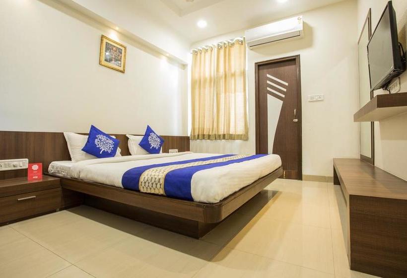 Oyo 7421 Hotel Relex 7