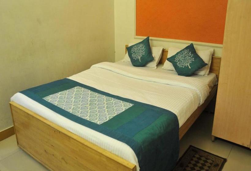 Oyo 3061 Hotel De Pintu 4