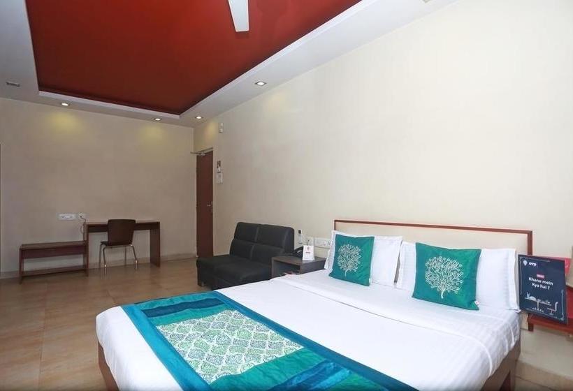 Hotel Oyo 2737 Residency Square 13