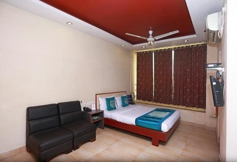 Hotel Oyo 2737 Residency Square 4