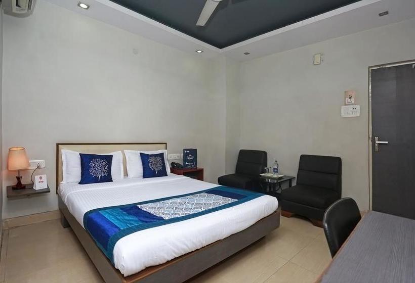 Hotel Oyo 2737 Residency Square 6