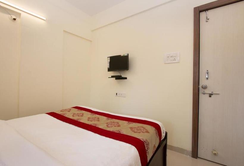 Hotel Oyo 9052 Leisurely Abode 10