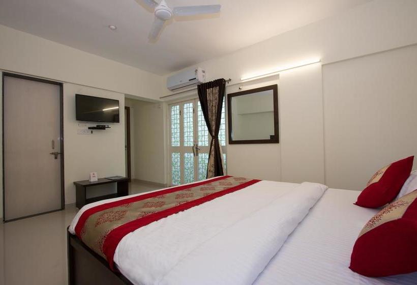 Hotel Oyo 9052 Leisurely Abode 15