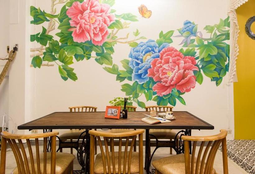 The Neighbors Hostel Phuket