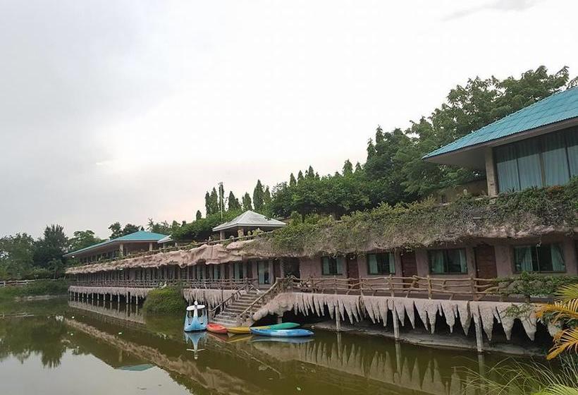 Chart Trip Resort 12