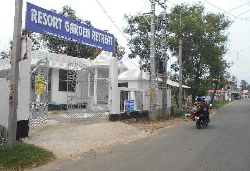 Resort Garden Retreat 11