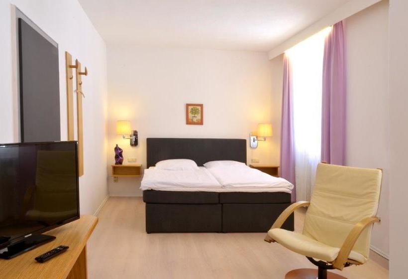 Hotel Und Parkcafe Bad Berneck 2