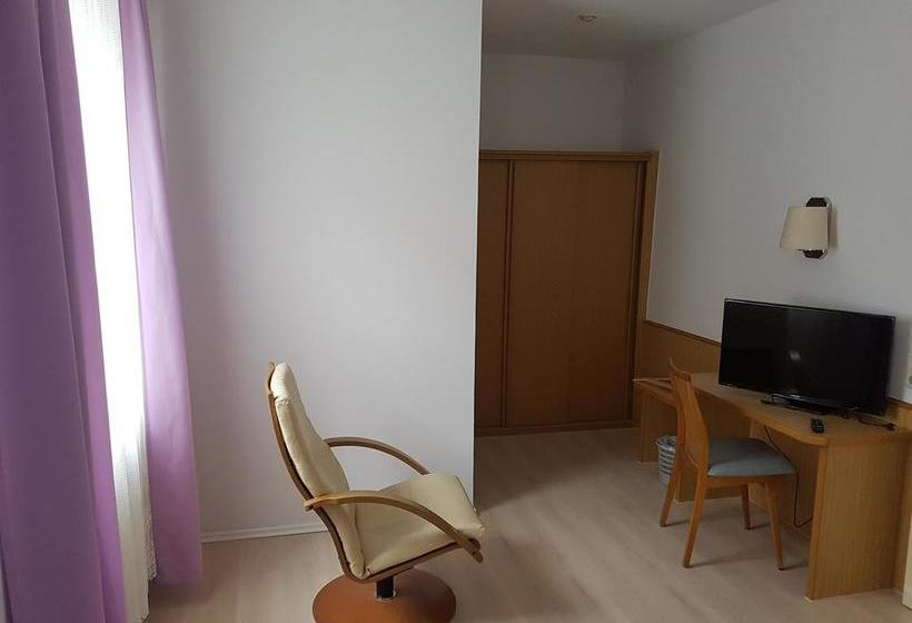 Hotel Und Parkcafe Bad Berneck 3