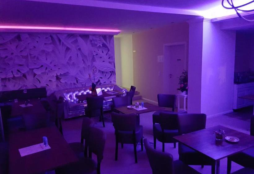 Hotel Und Parkcafe Bad Berneck 7