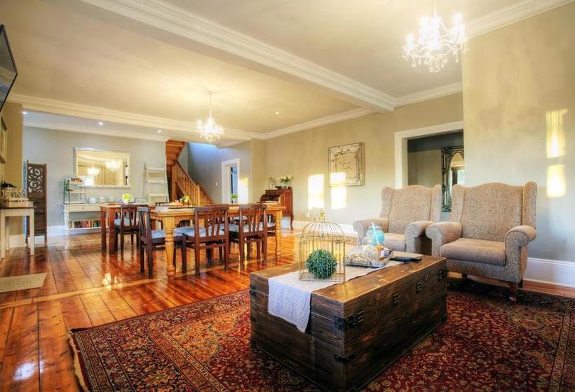 Bed and Breakfast 23 On Glen Guest House