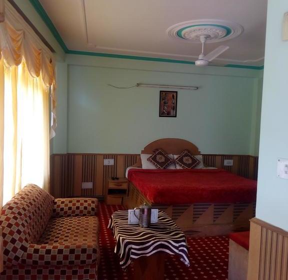 Gautam Hotel & Cottage 11