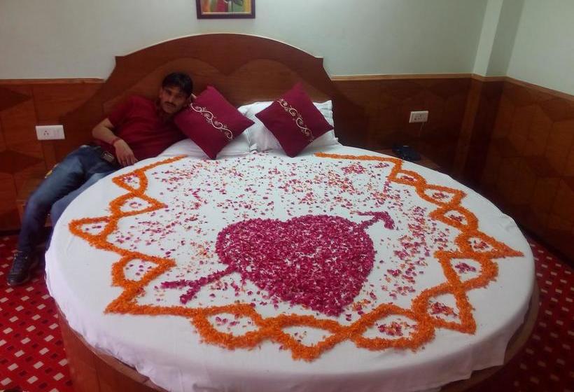 Gautam Hotel & Cottage 3