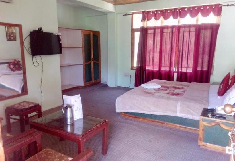 Gautam Hotel & Cottage 8