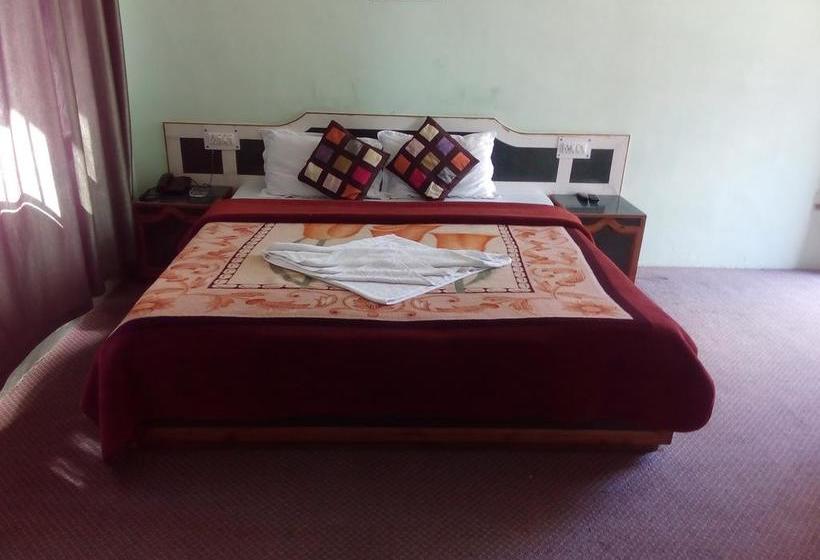 Gautam Hotel & Cottage 9