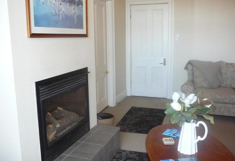 Nelson Heights Bed & Breakfast 10