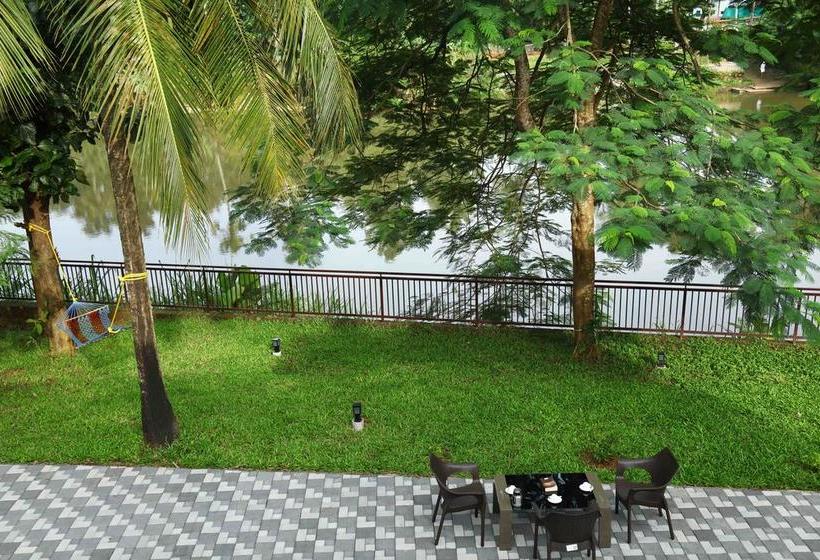 Bed and Breakfast Nadhiyoram 12