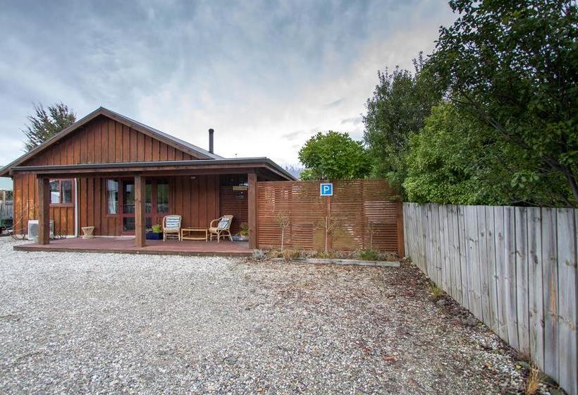 Bed and Breakfast Cosy Contemporary Hideaway 12