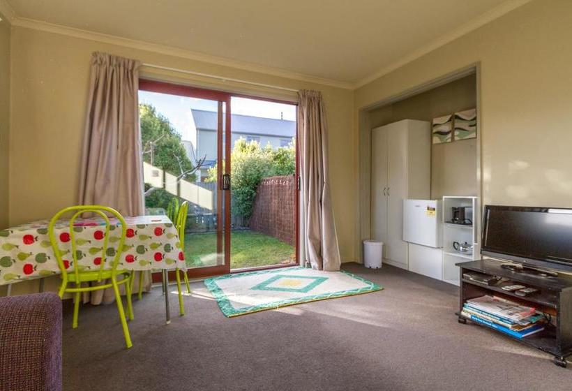 Bed and Breakfast Cosy Contemporary Hideaway 4