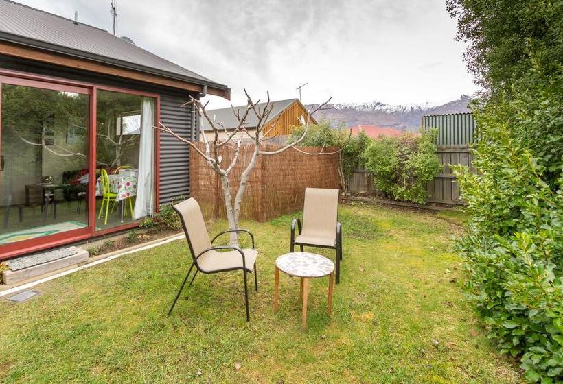 Bed and Breakfast Cosy Contemporary Hideaway 7