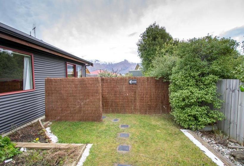 Bed and Breakfast Cosy Contemporary Hideaway 8