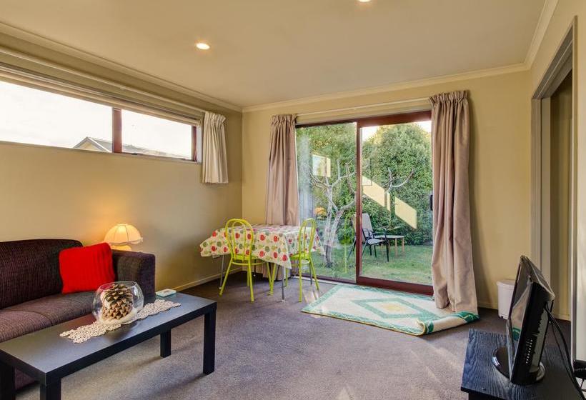 Bed and Breakfast Cosy Contemporary Hideaway 9