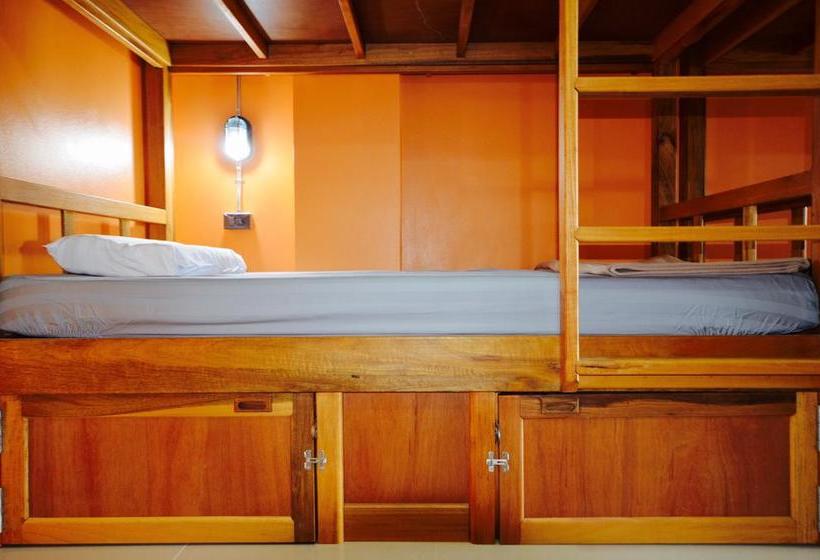 Nomad Hostel Krabi 18